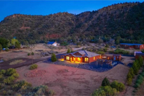 Retreat, Zion view, Hot Tub, RV Parking, 27 miles Zion